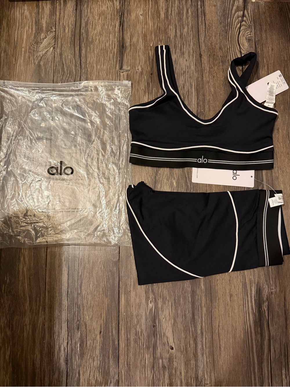 ALO Yoga Black Sports Bra and Leggings Set with White Seam Trim